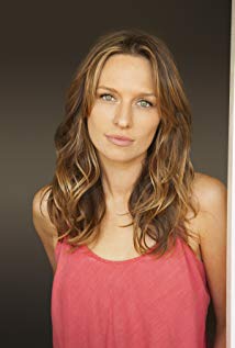 How tall is Michaela McManus?